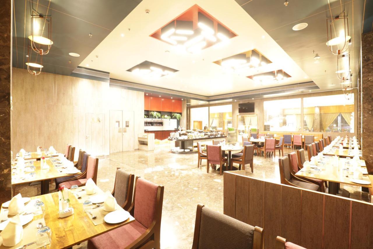 Hotel Tara Suns Vadodara Exterior foto