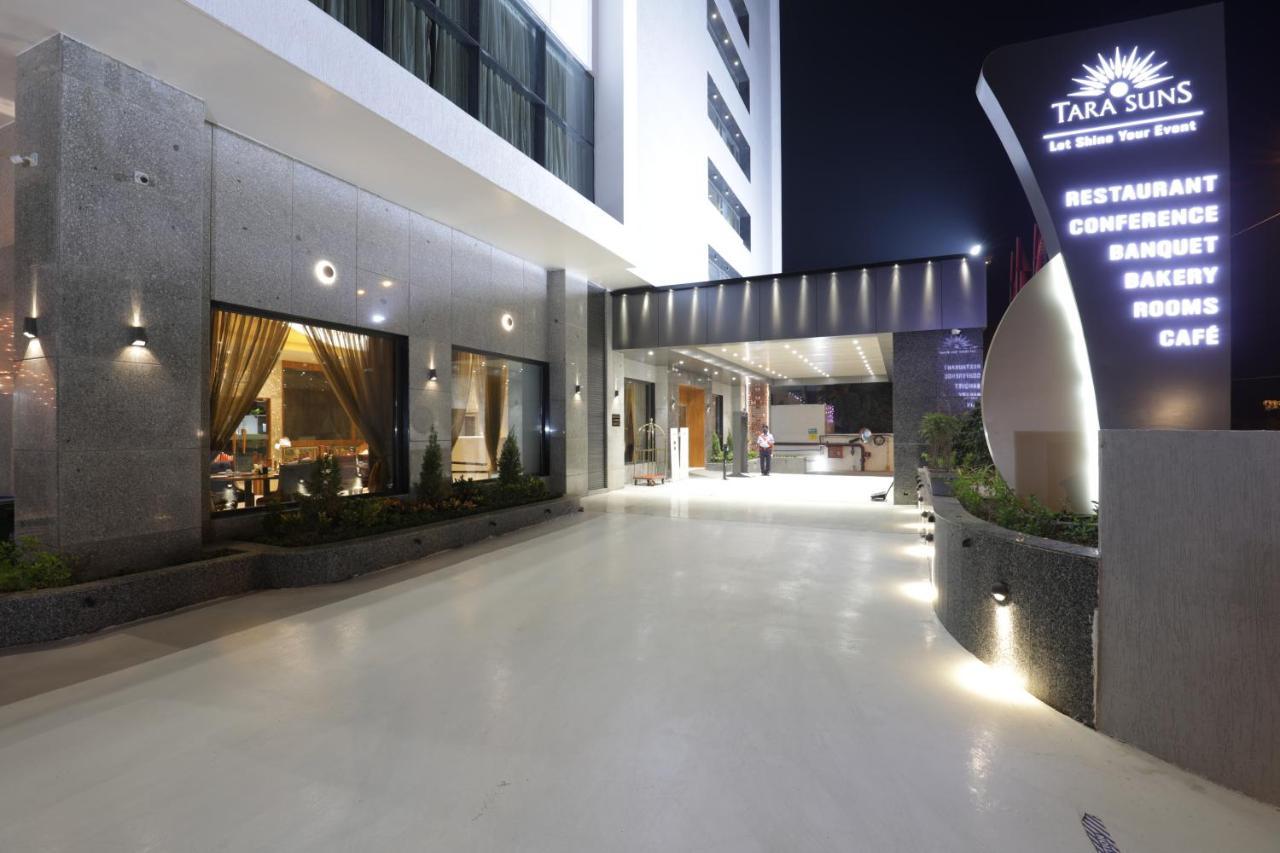 Hotel Tara Suns Vadodara Exterior foto