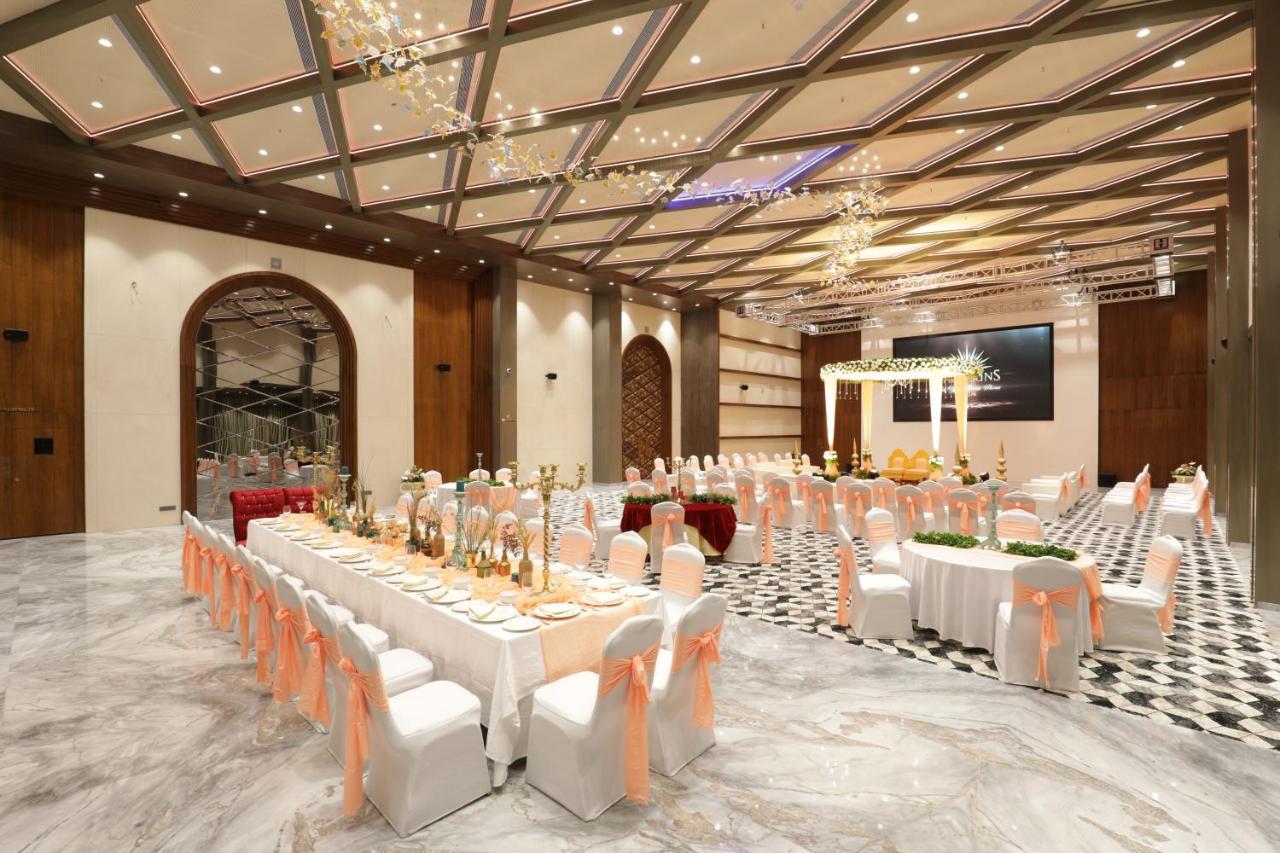 Hotel Tara Suns Vadodara Exterior foto