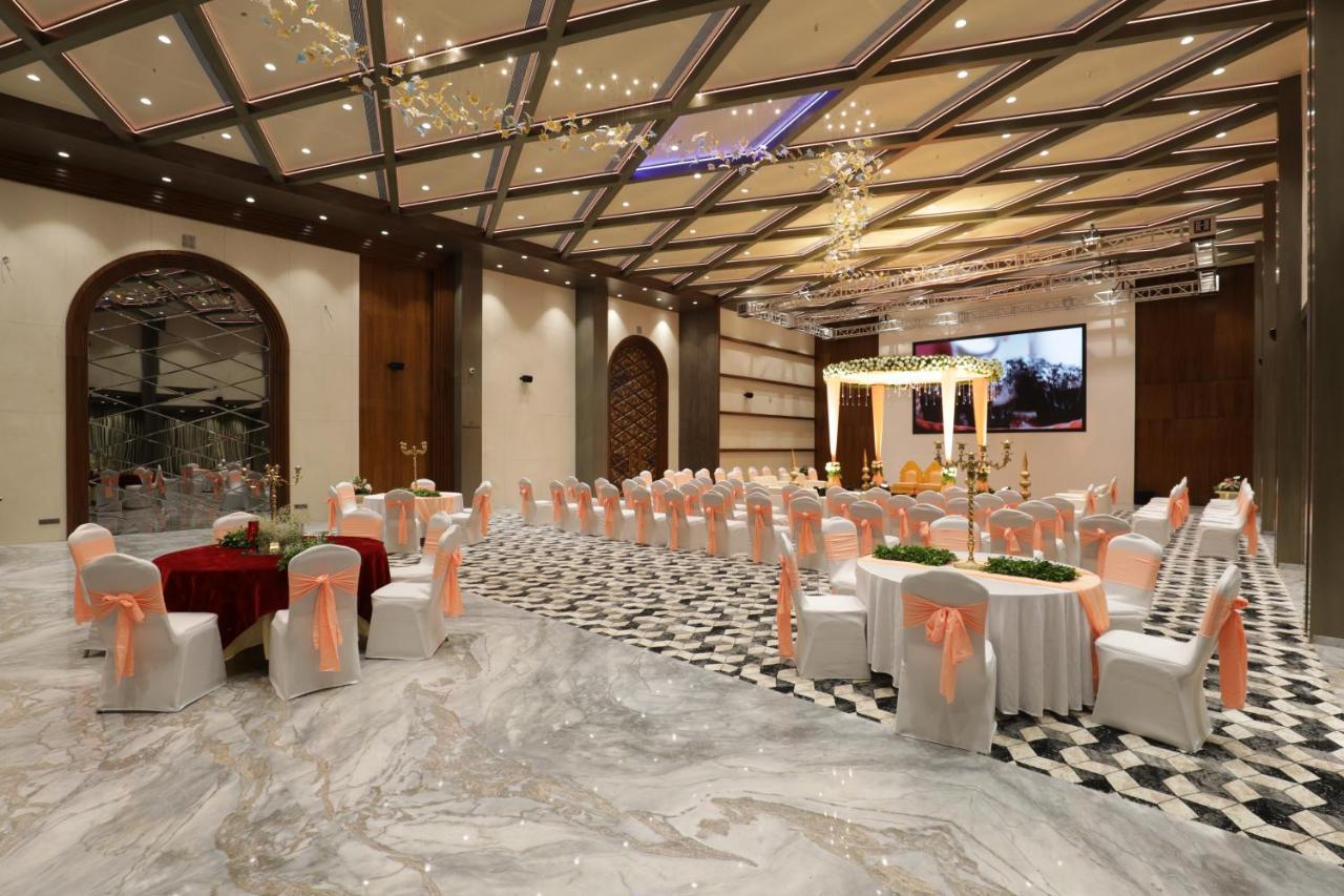 Hotel Tara Suns Vadodara Exterior foto