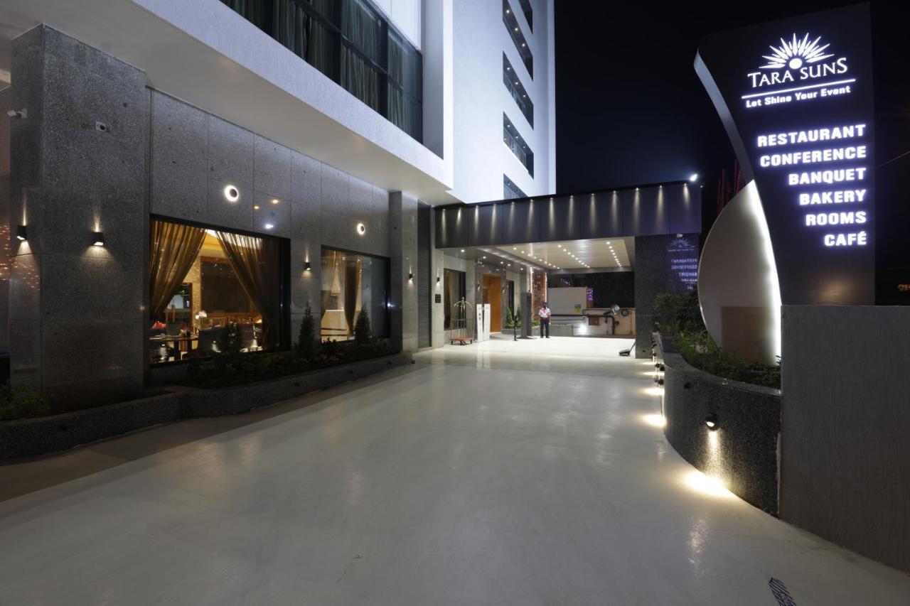 Hotel Tara Suns Vadodara Exterior foto