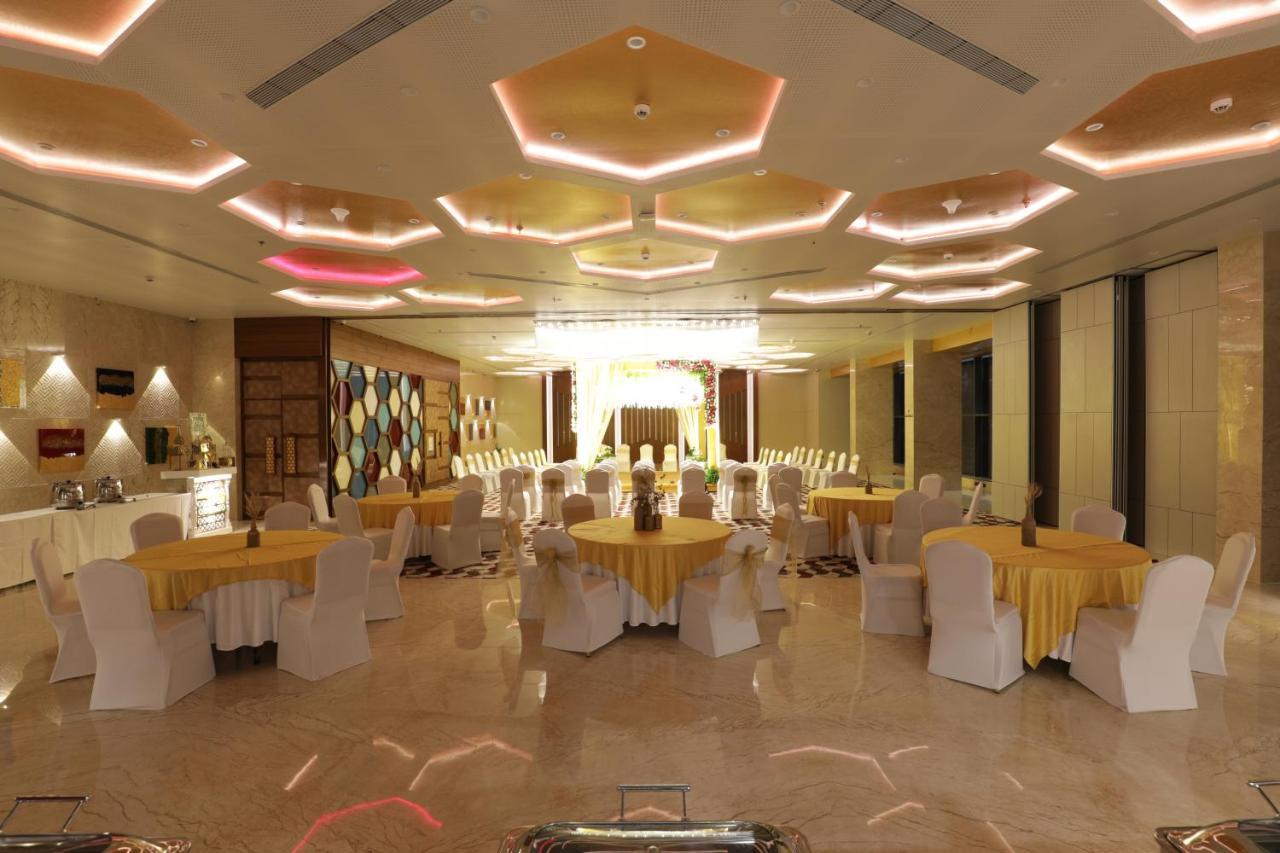 Hotel Tara Suns Vadodara Exterior foto