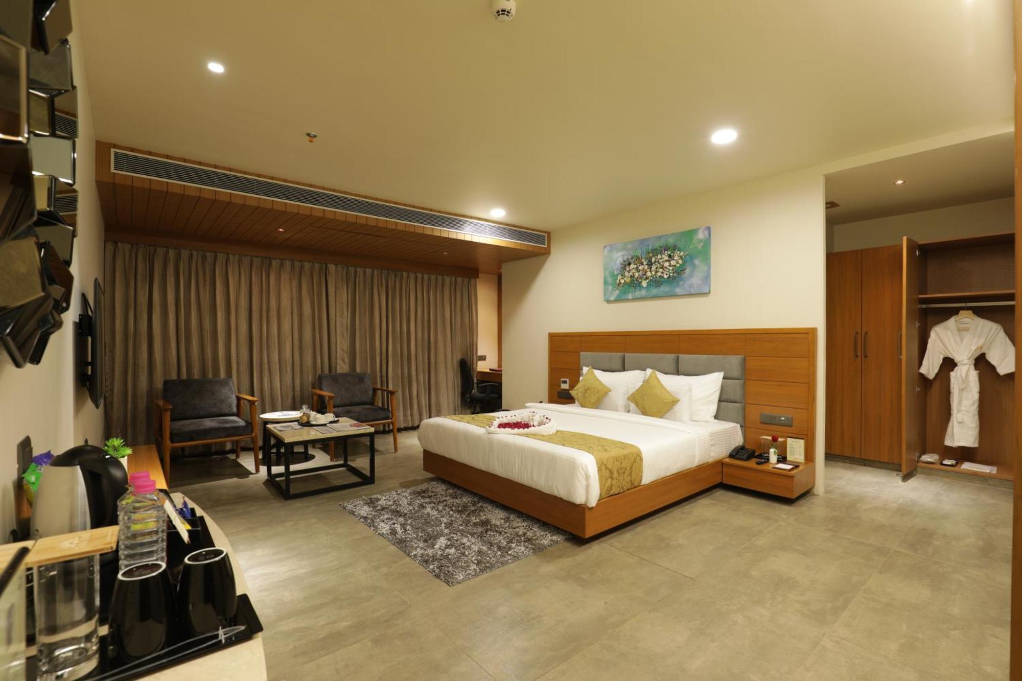 Hotel Tara Suns Vadodara Exterior foto