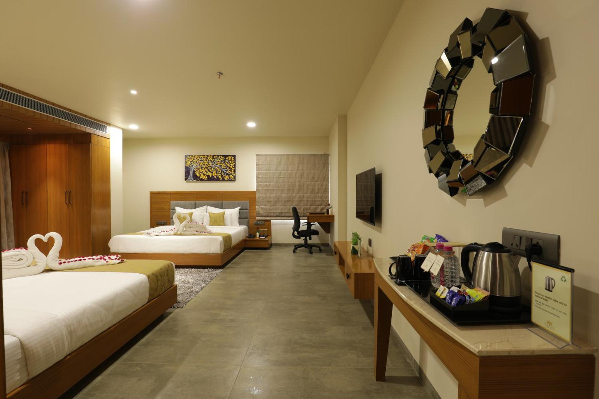 Hotel Tara Suns Vadodara Exterior foto