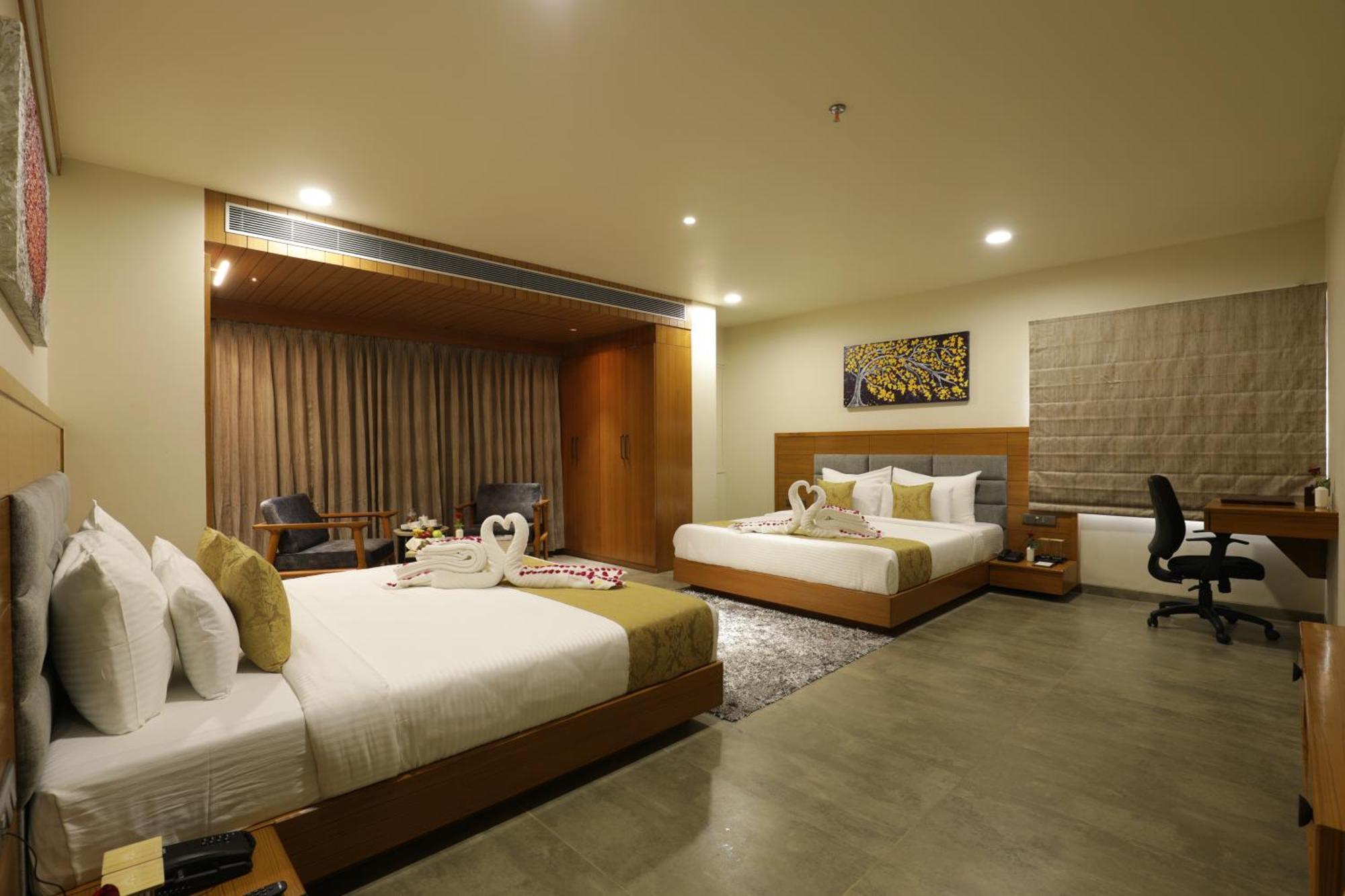 Hotel Tara Suns Vadodara Exterior foto